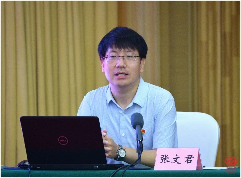 张文君.jpg 张文君.jpg