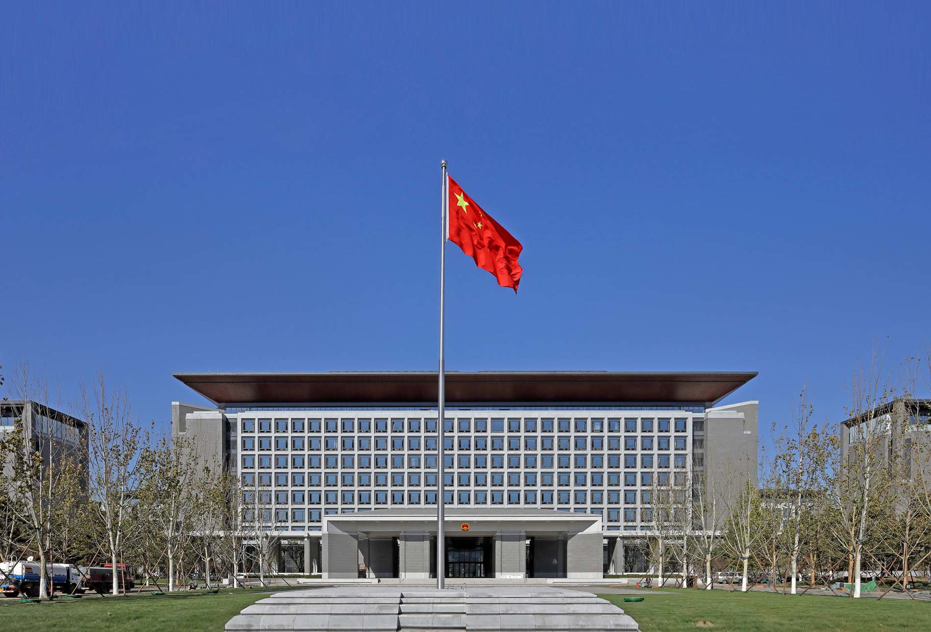 Beijing Administration Institute(BAI) has served as an important training center for junior and senior civil servants, administrative personnel, and theoreticians. As a think tank, BAI also provides advisory services for the Municipal Party Committee and the Municipal Government.